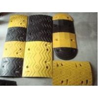 道路减速设备 交通安全的关键守护者