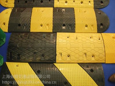 减速带与防撞桶 道路安全的守护者——解析上海会顺交通设施的专业之路